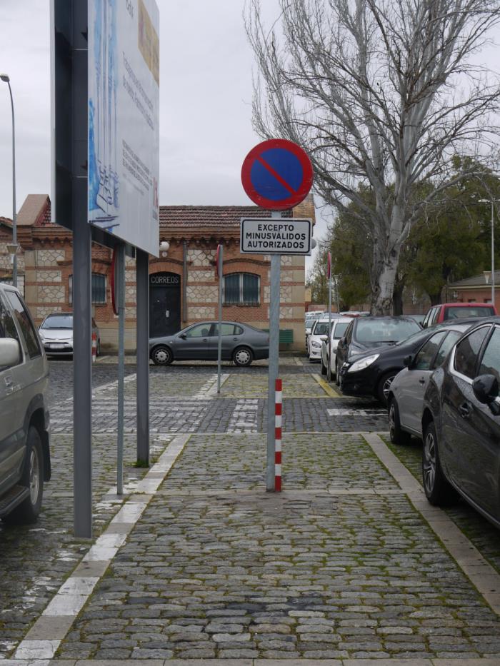 R_noticias_19042016103757-aparcamiento minusválidos RENFE 12-04-2016 [1600x1200].JPG